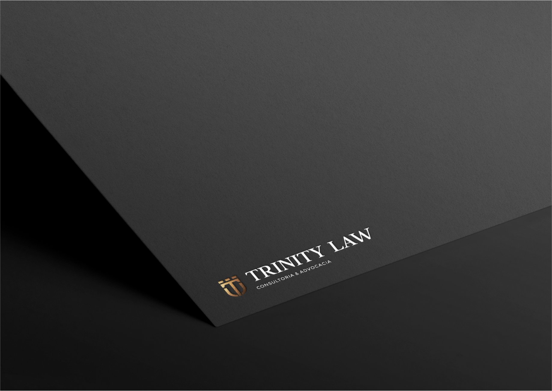 Logotipo em Mockup Trinity Law Identidade Visual
